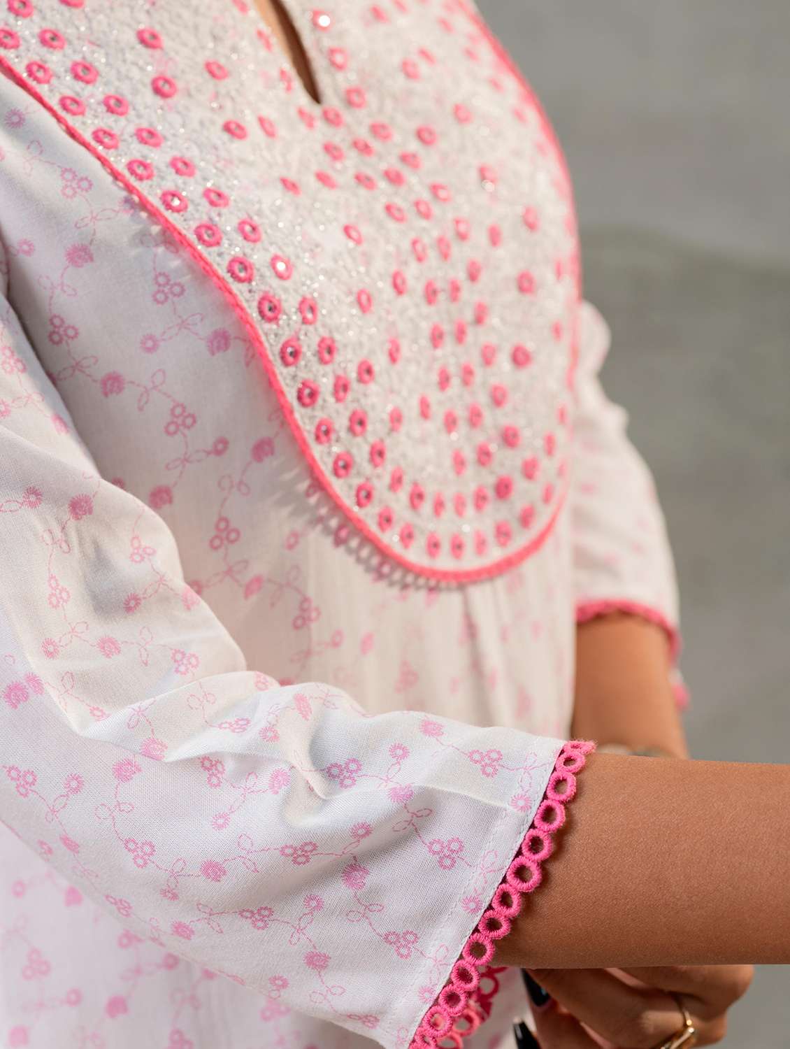 Women Printed Three Quarter Sleeves Straight Kurta - 22550276 -  Standard Image - 5