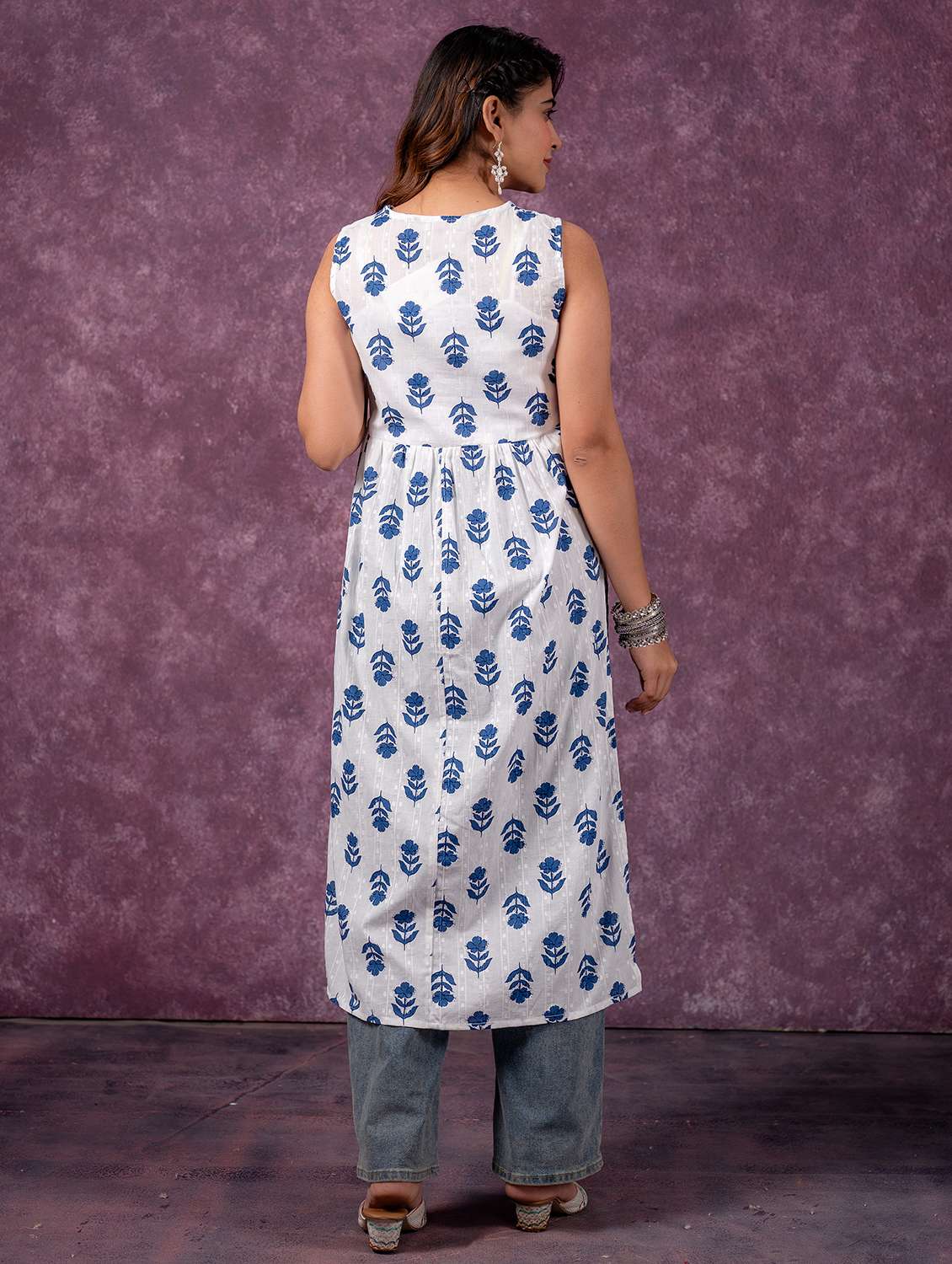 women printed sleeveless a-line kurta - 22550289 -  Standard Image - 3