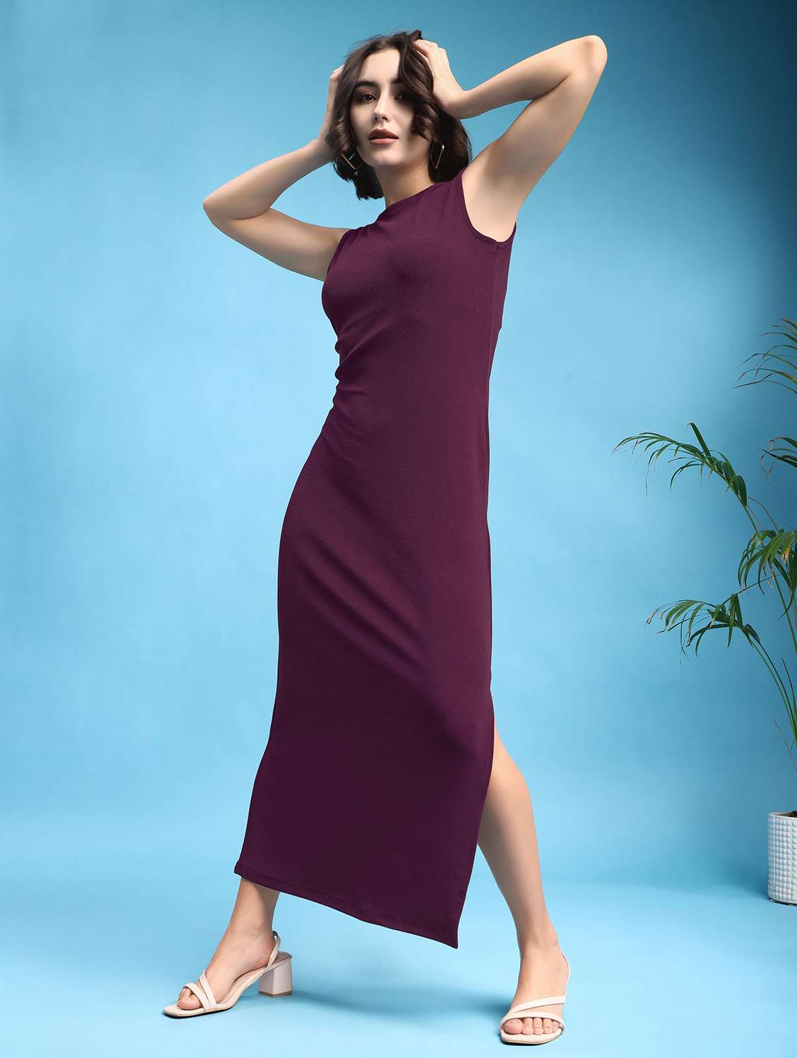 women self design sleeveless sheath dress