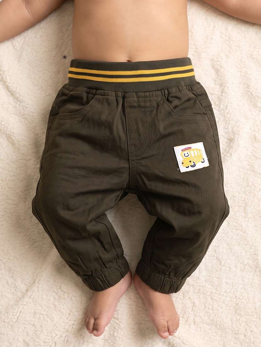 boys solid mid rise regular fit jogger