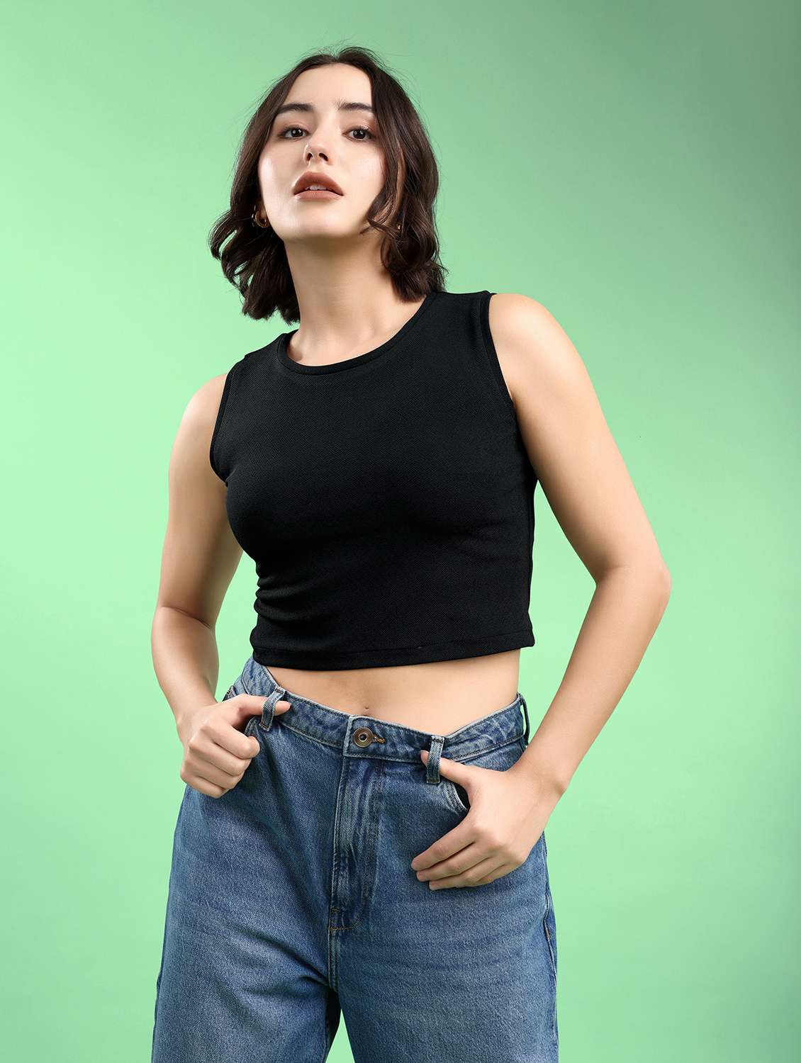 women solid sleeveless crop top