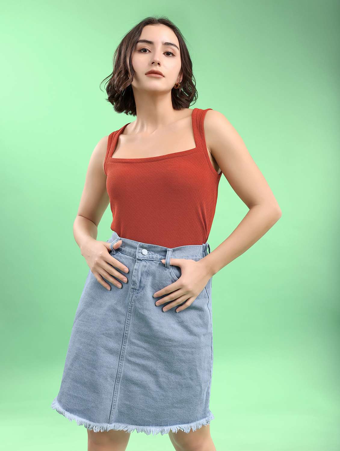 women solid sleeveless regular top