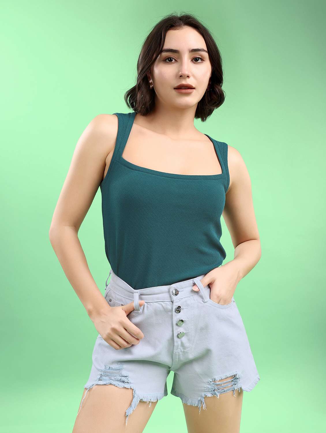 women solid sleeveless regular top