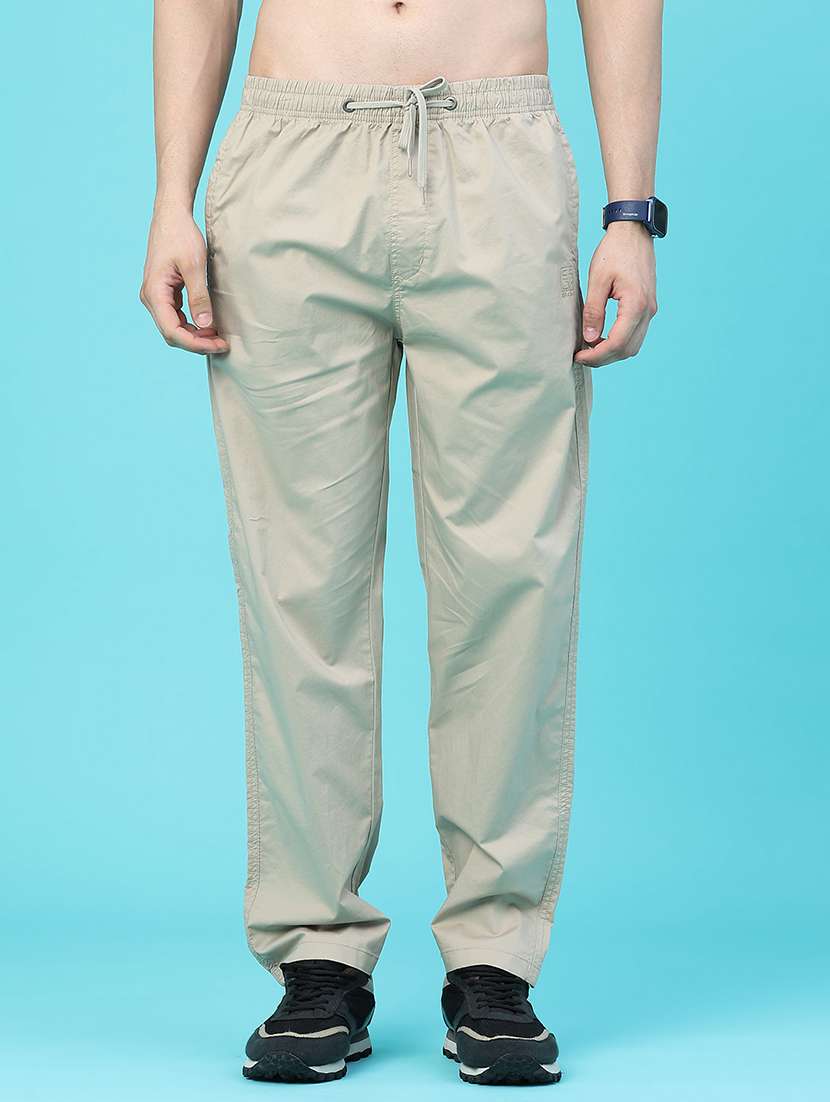 men solid mid rise flat front trouser