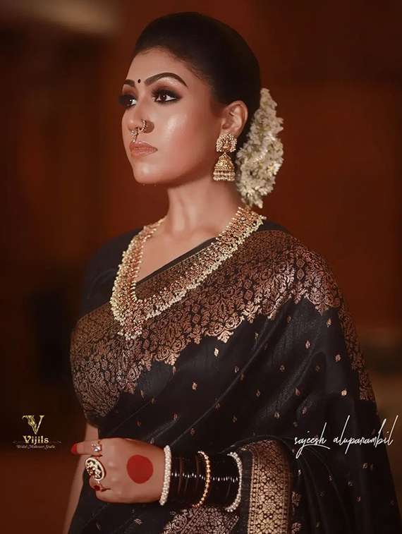 women self design banarasi saree with blouse - 22554559 -  Standard Image - 3