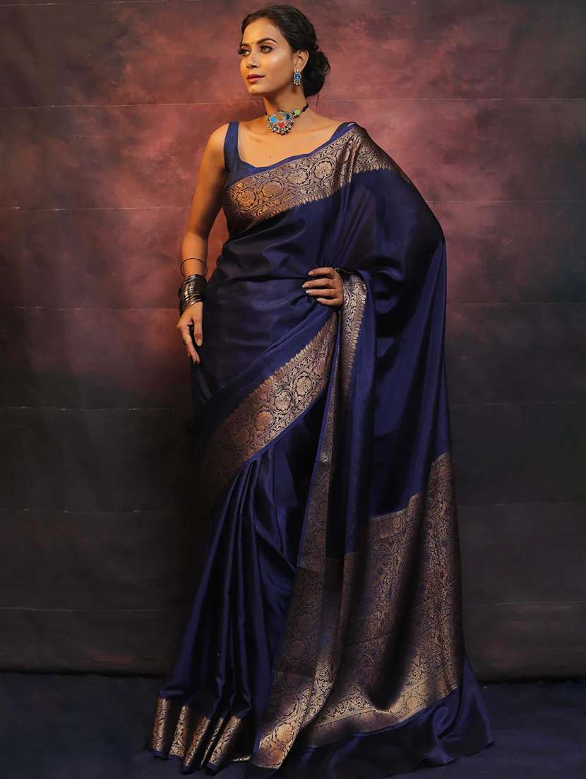 women solid with bordered saree with blouse