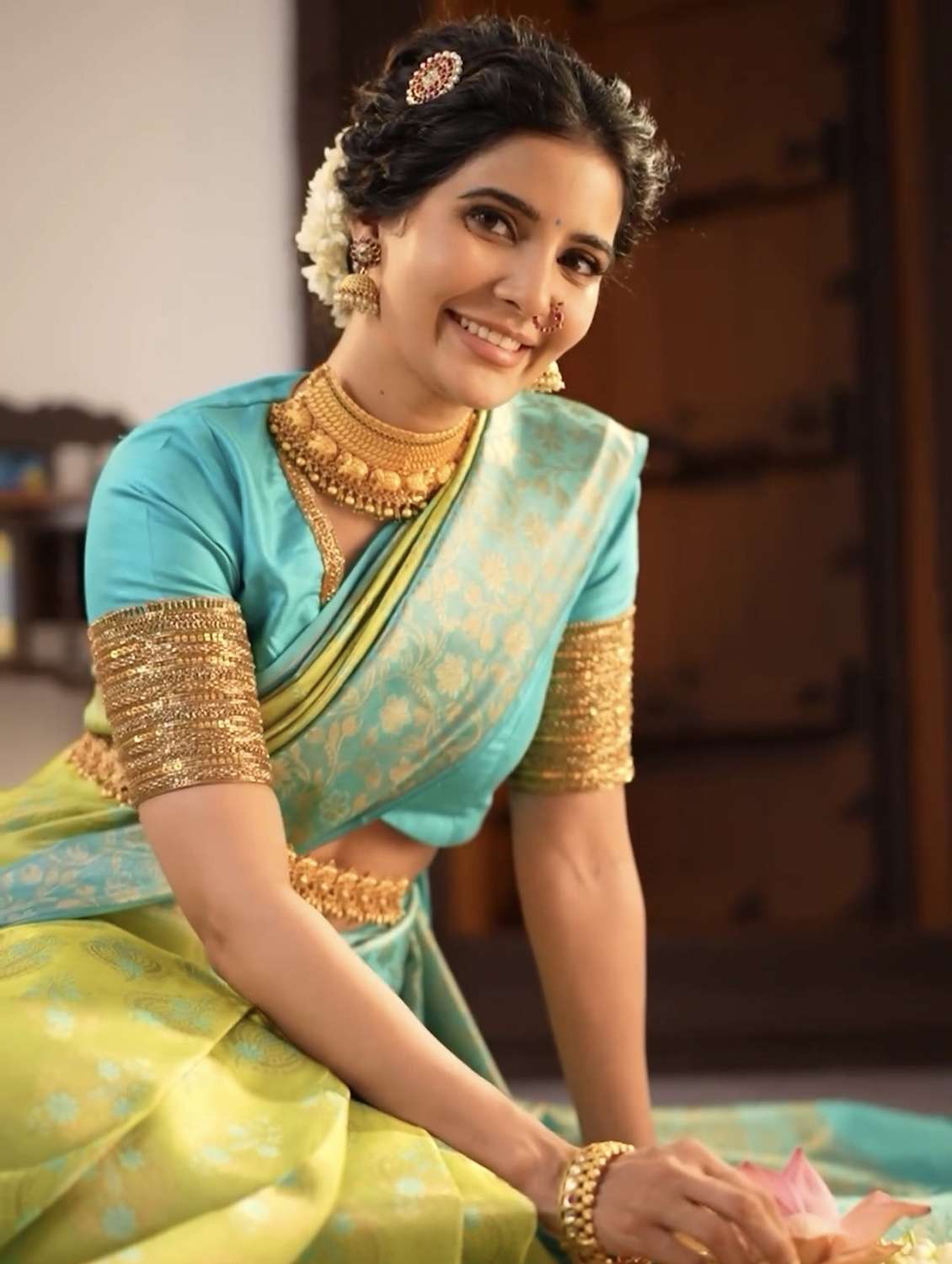 Women Self Design Banarasi Saree With Blouse - 22554595 -  Standard Image - 3