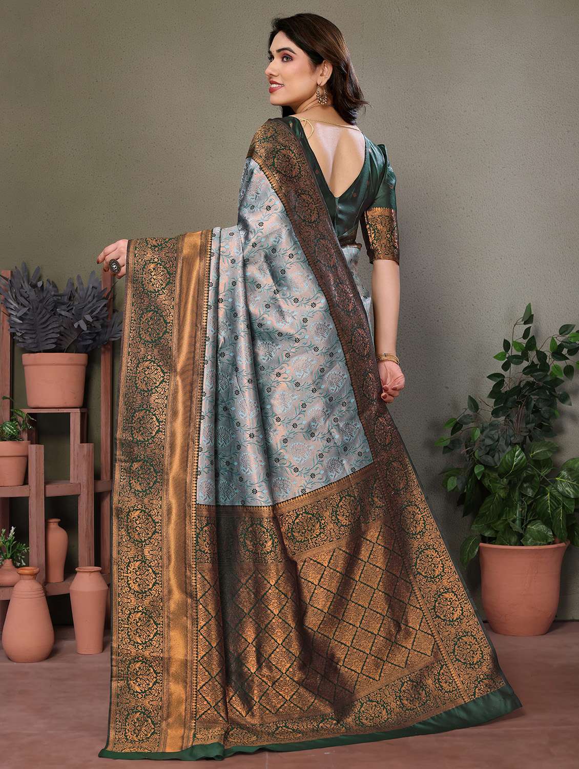 women self design banarasi saree with blouse - 22554601 -  Standard Image - 3