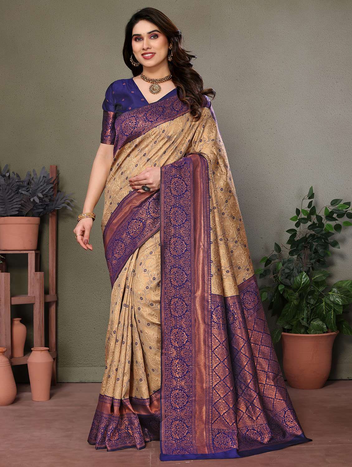 women self design banarasi saree with blouse