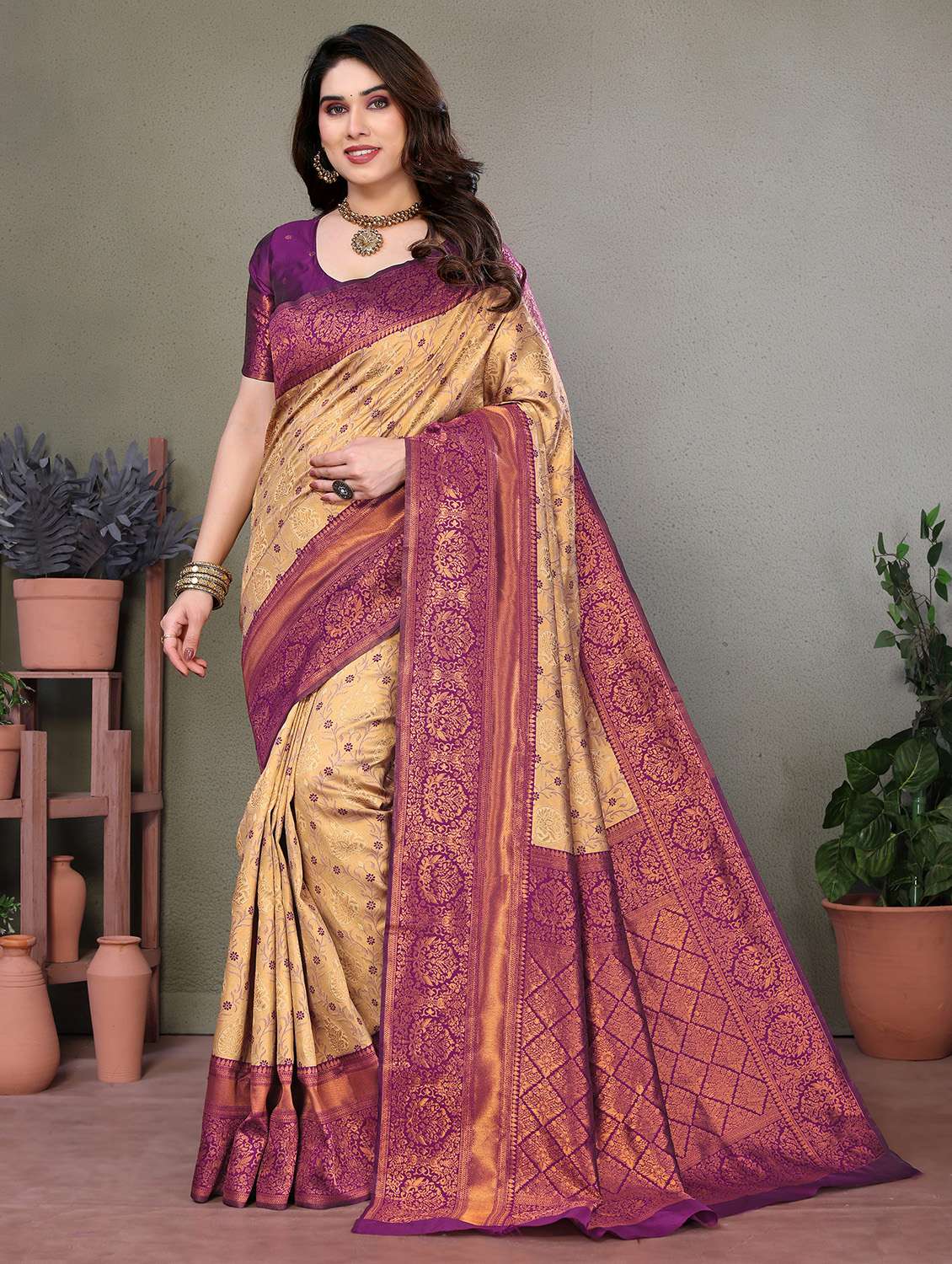 women self design banarasi saree with blouse