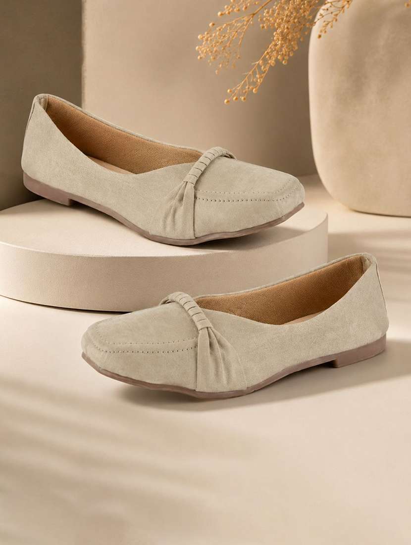 women solid slip on ballerina