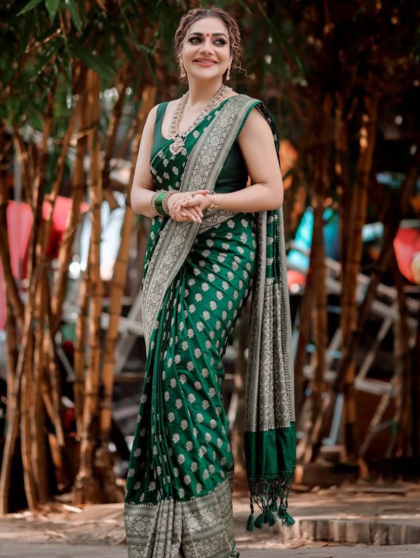 women self design banarasi saree with blouse