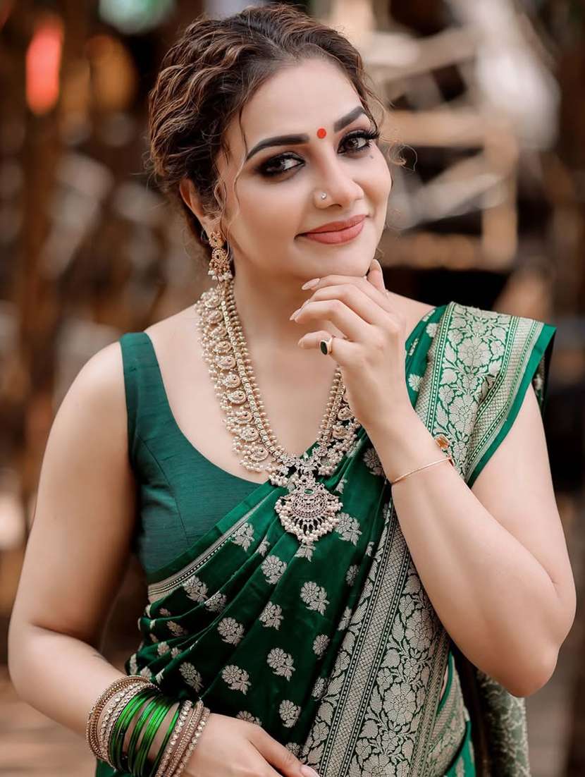 women self design banarasi saree with blouse - 22554668 -  Standard Image - 3