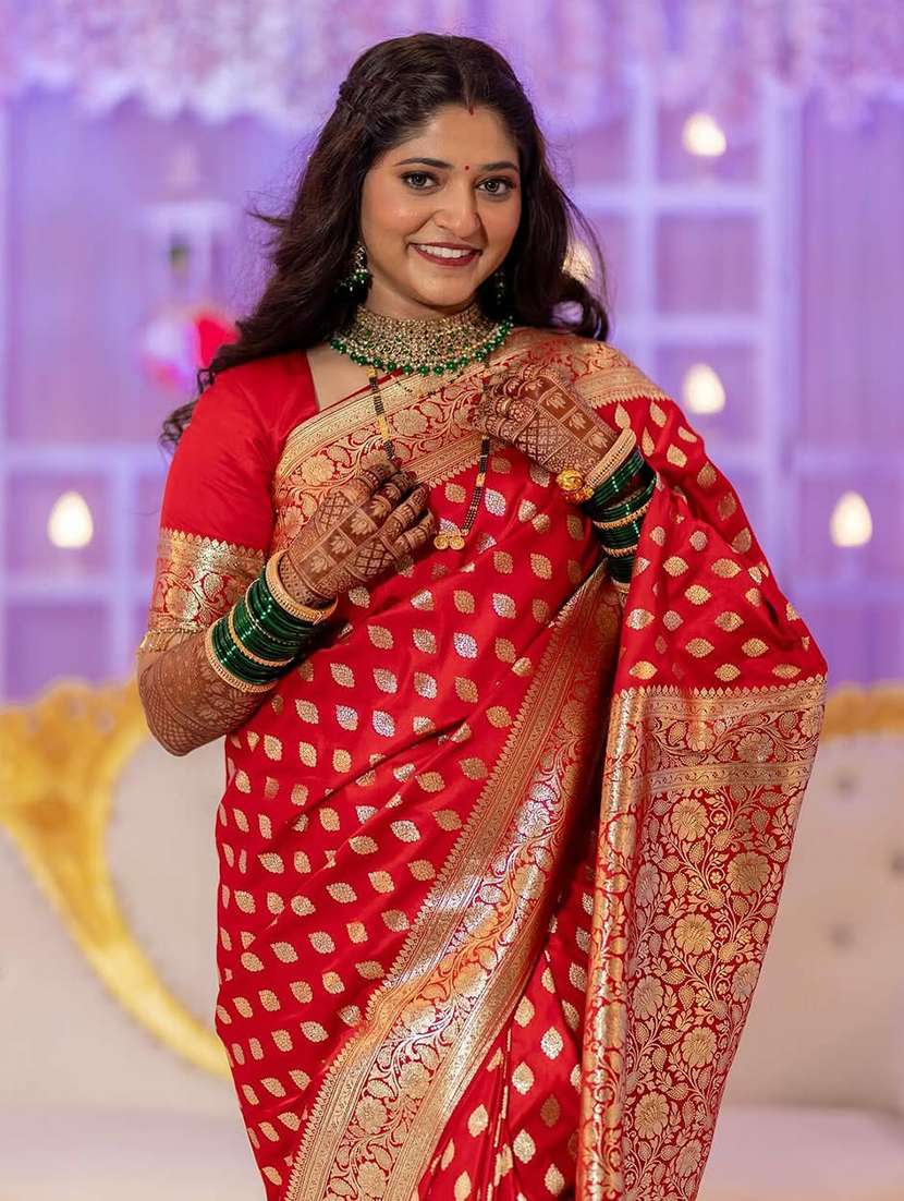 women self design banarasi saree with blouse - 22554683 -  Standard Image - 3