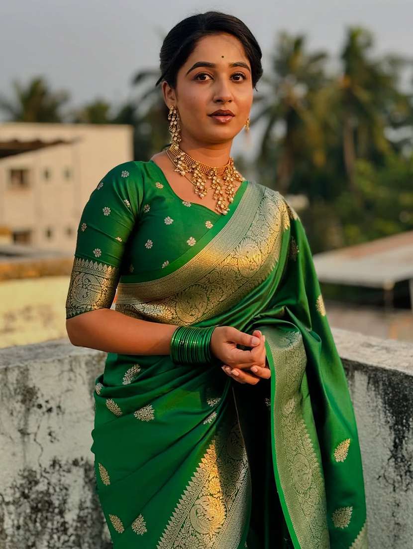 Women Self Design Banarasi Saree With Blouse - 22554705 -  Standard Image - 3