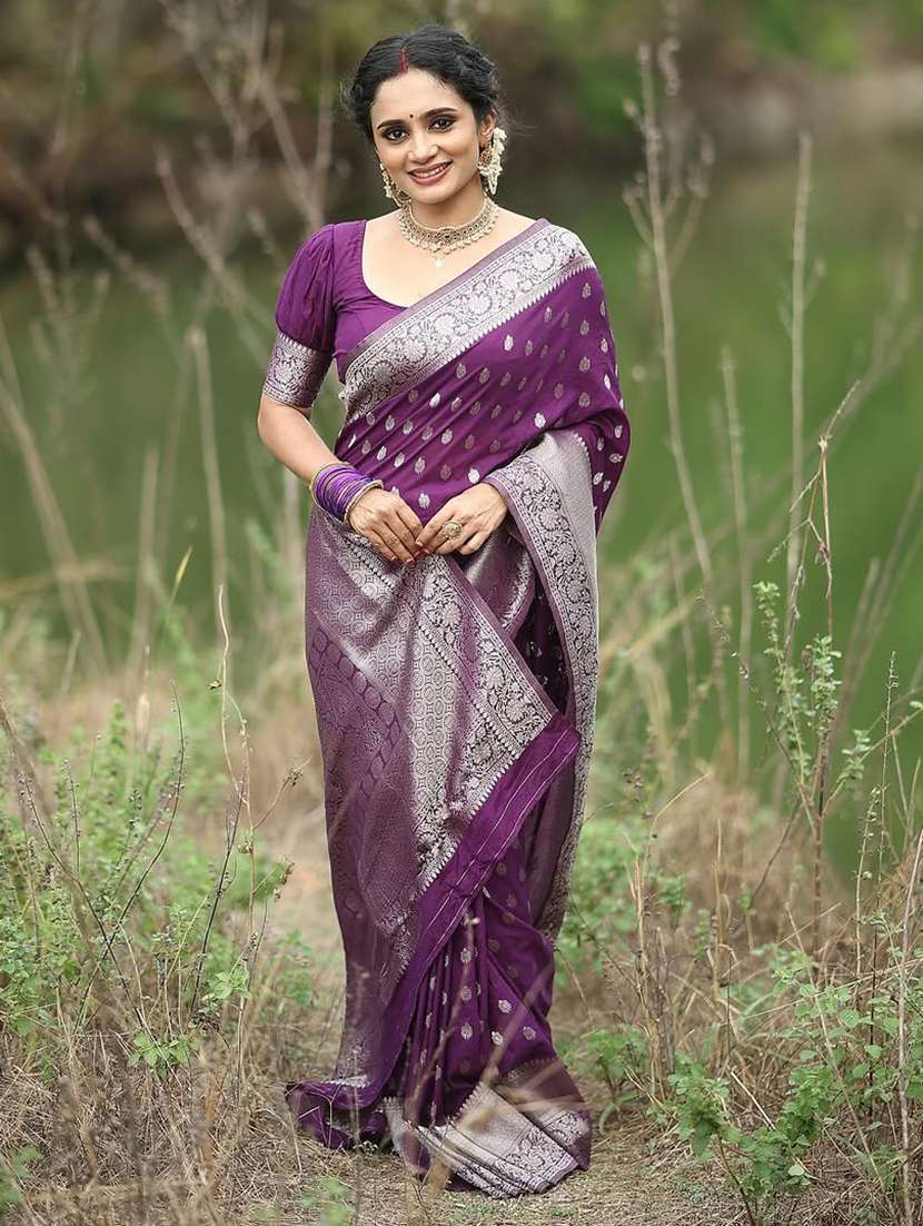 women self design banarasi saree with blouse