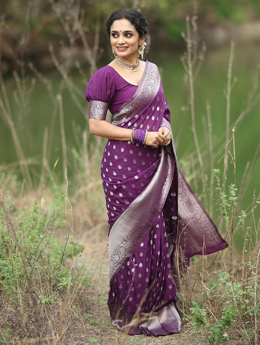 Women Self Design Banarasi Saree With Blouse - 22554707 -  Standard Image - 3
