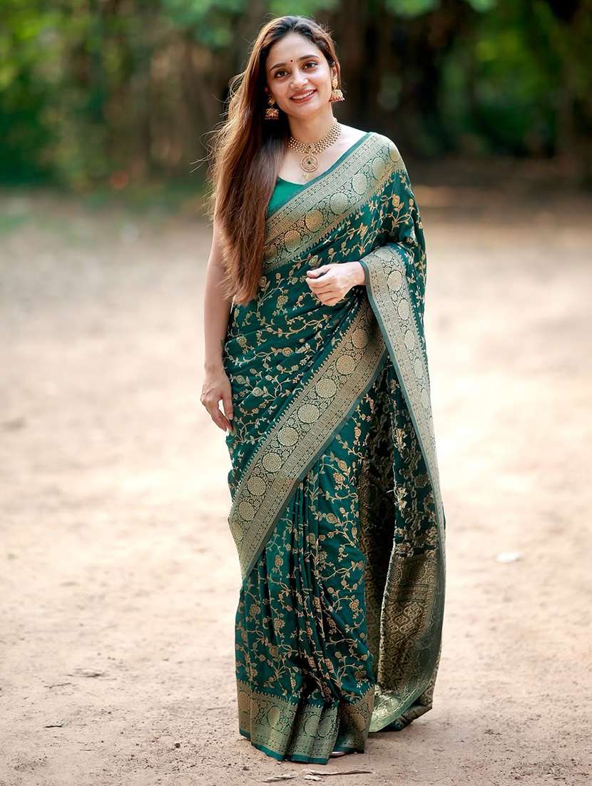 women self design banarasi saree with blouse