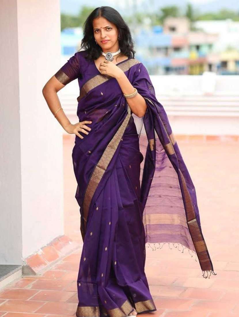 women self design bordered saree with blouse