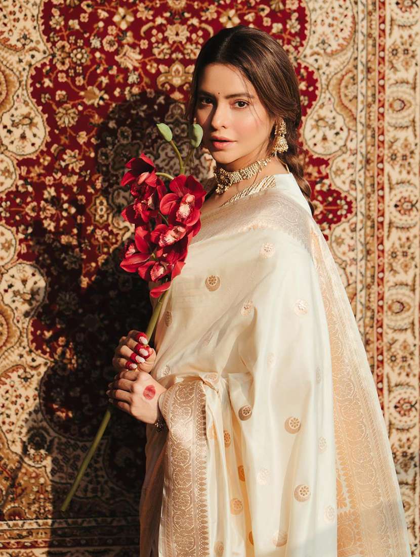 women self design banarasi saree with blouse - 22554741 -  Standard Image - 3