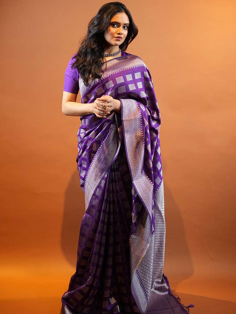 women self design banarasi saree with blouse