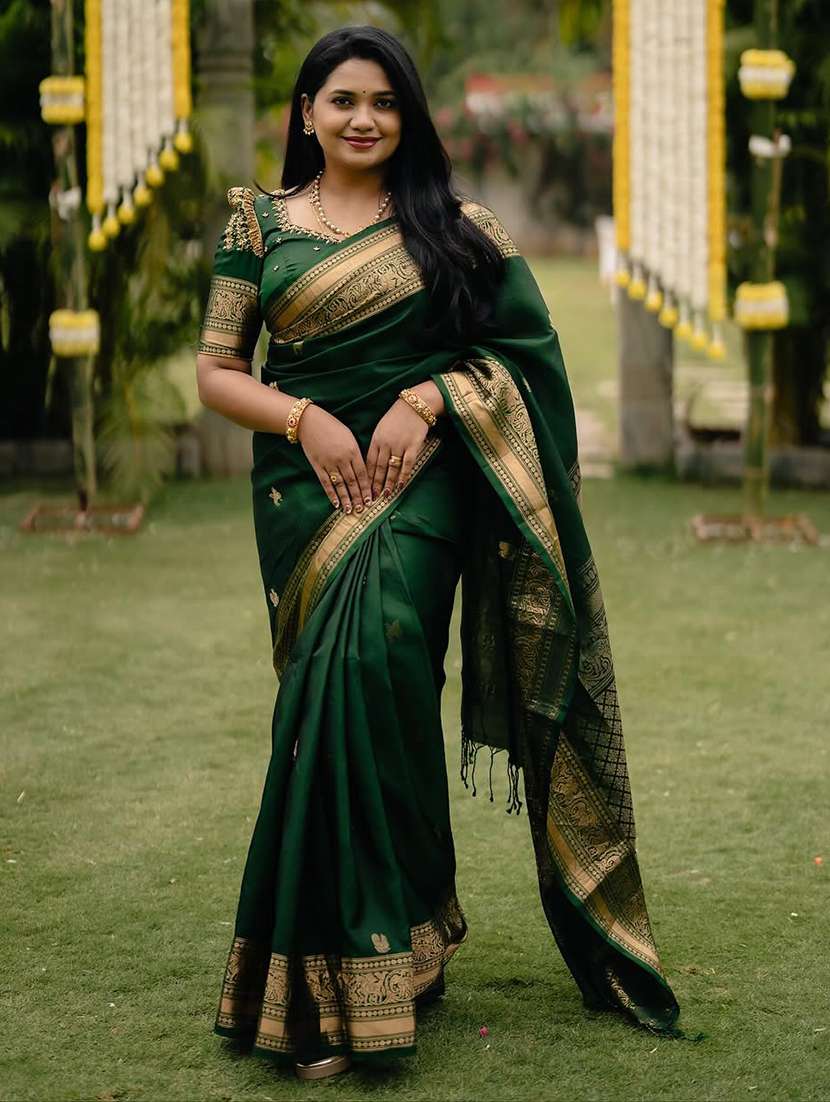 women self design banarasi saree with blouse