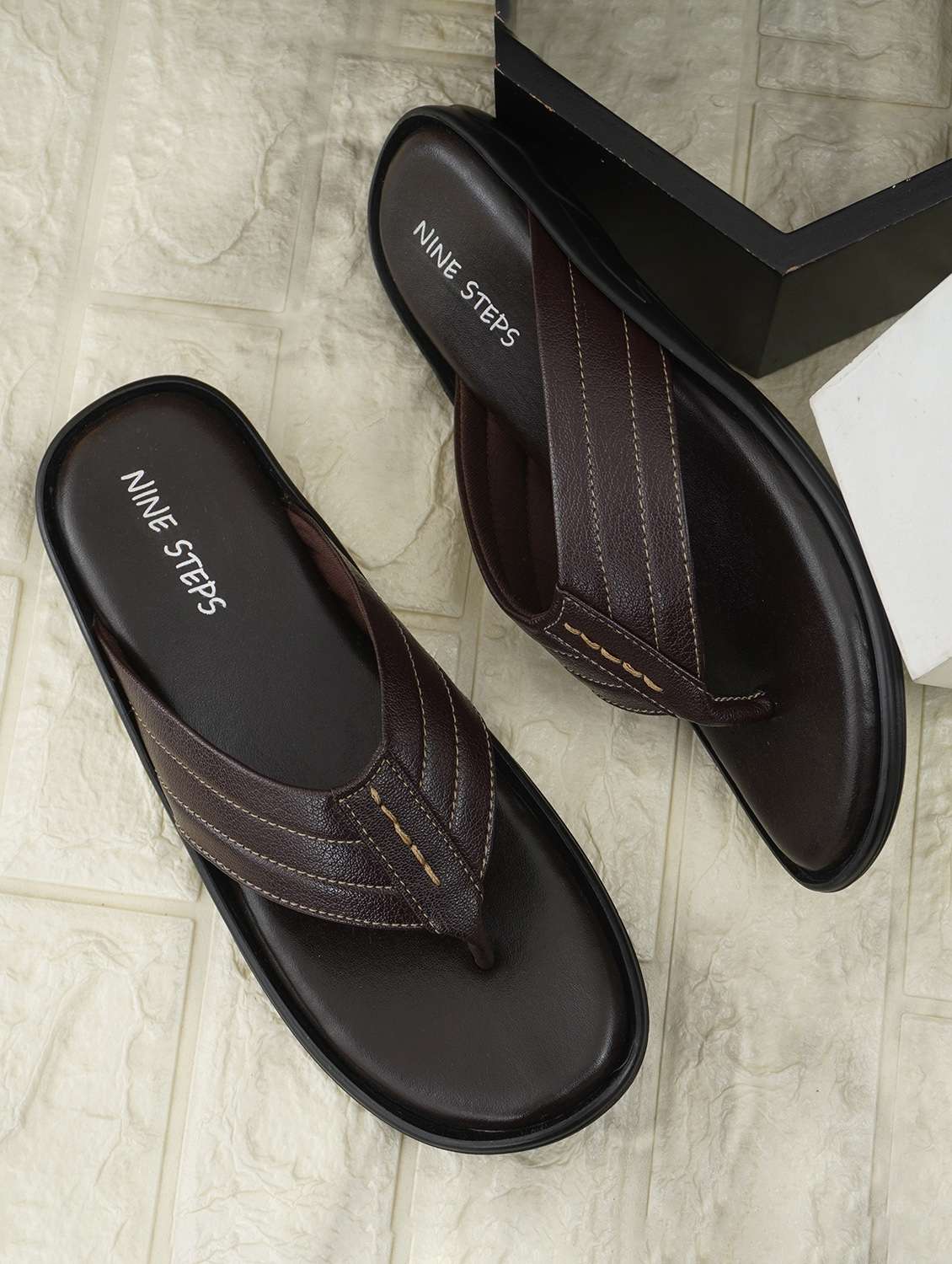 men solid toe seperator sandal