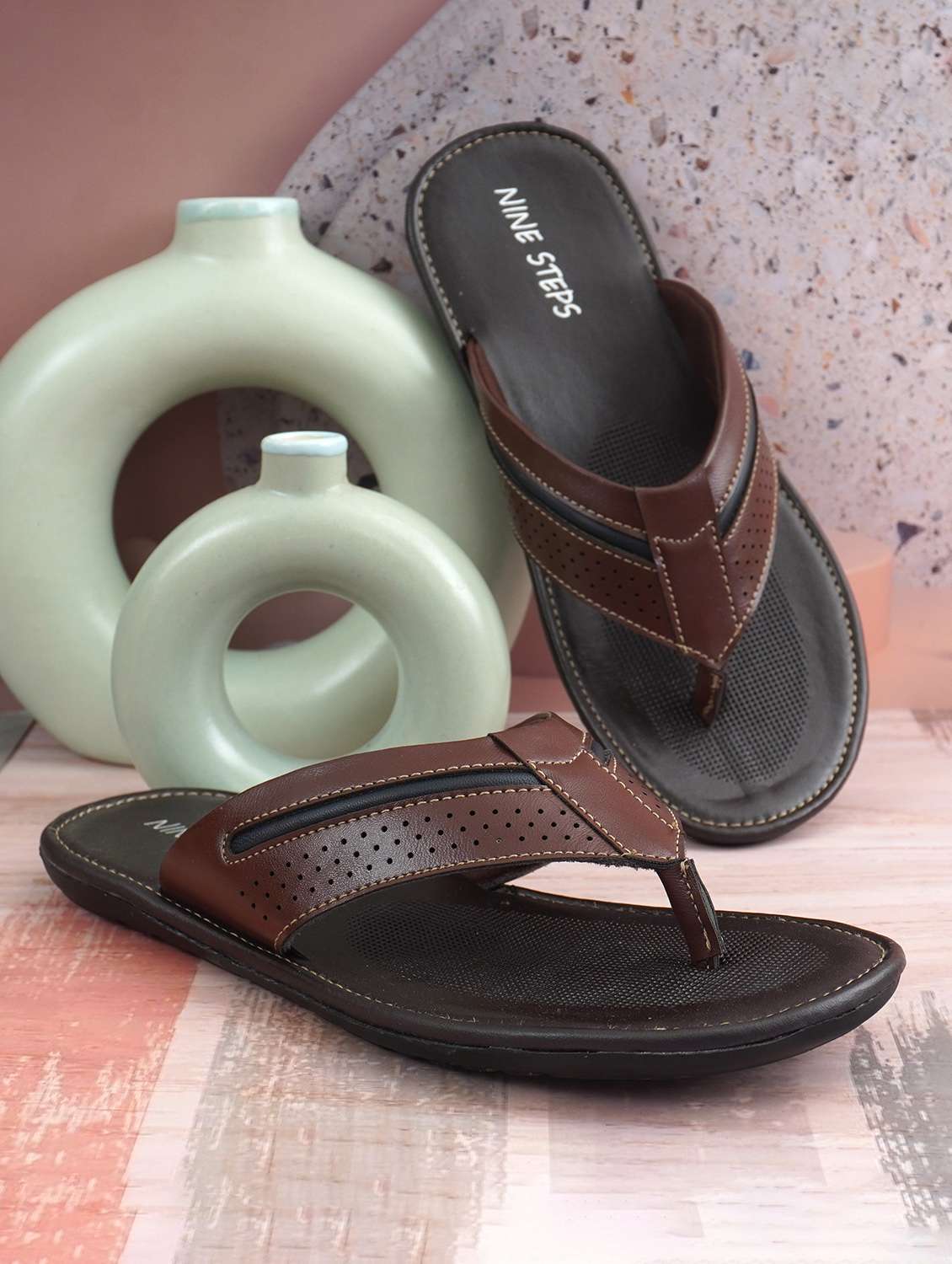 men solid toe seperator sandal