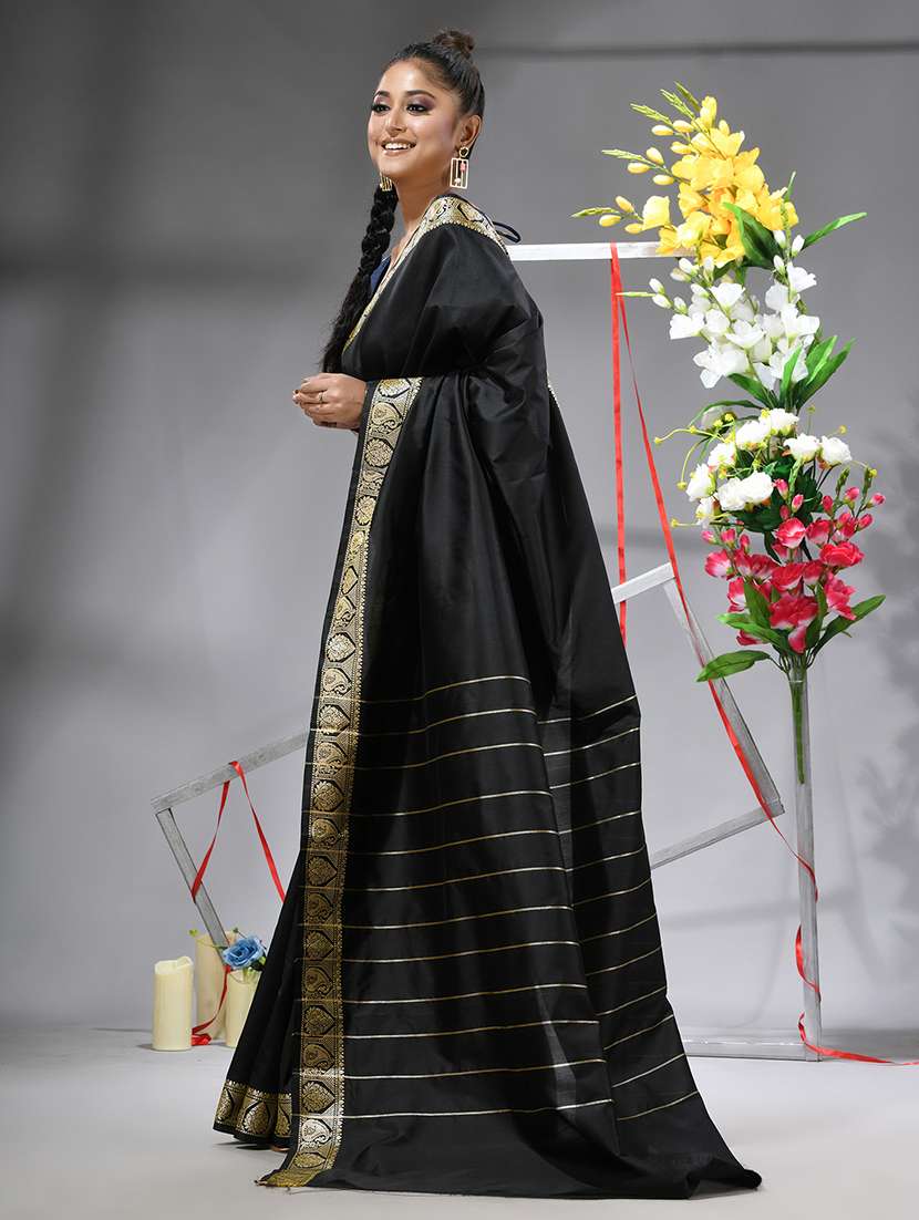 women solid with bordered saree - 22555013 -  Standard Image - 3