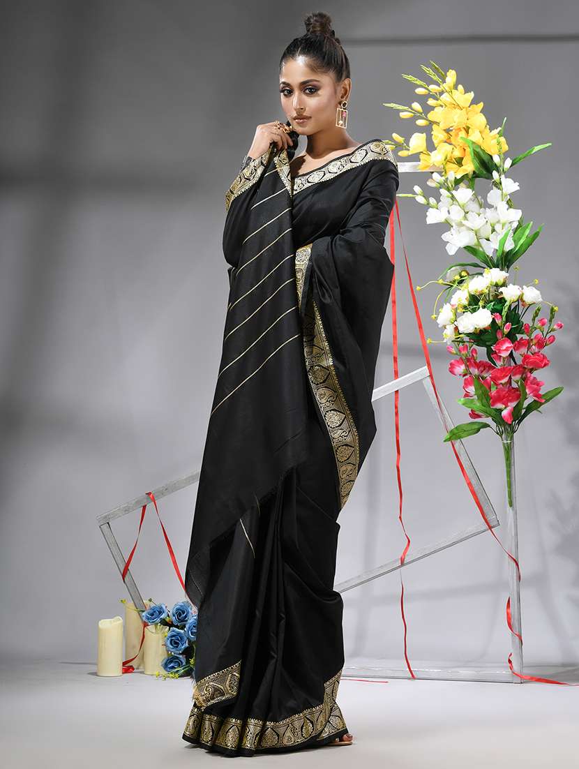women solid with bordered saree - 22555013 -  Standard Image - 5