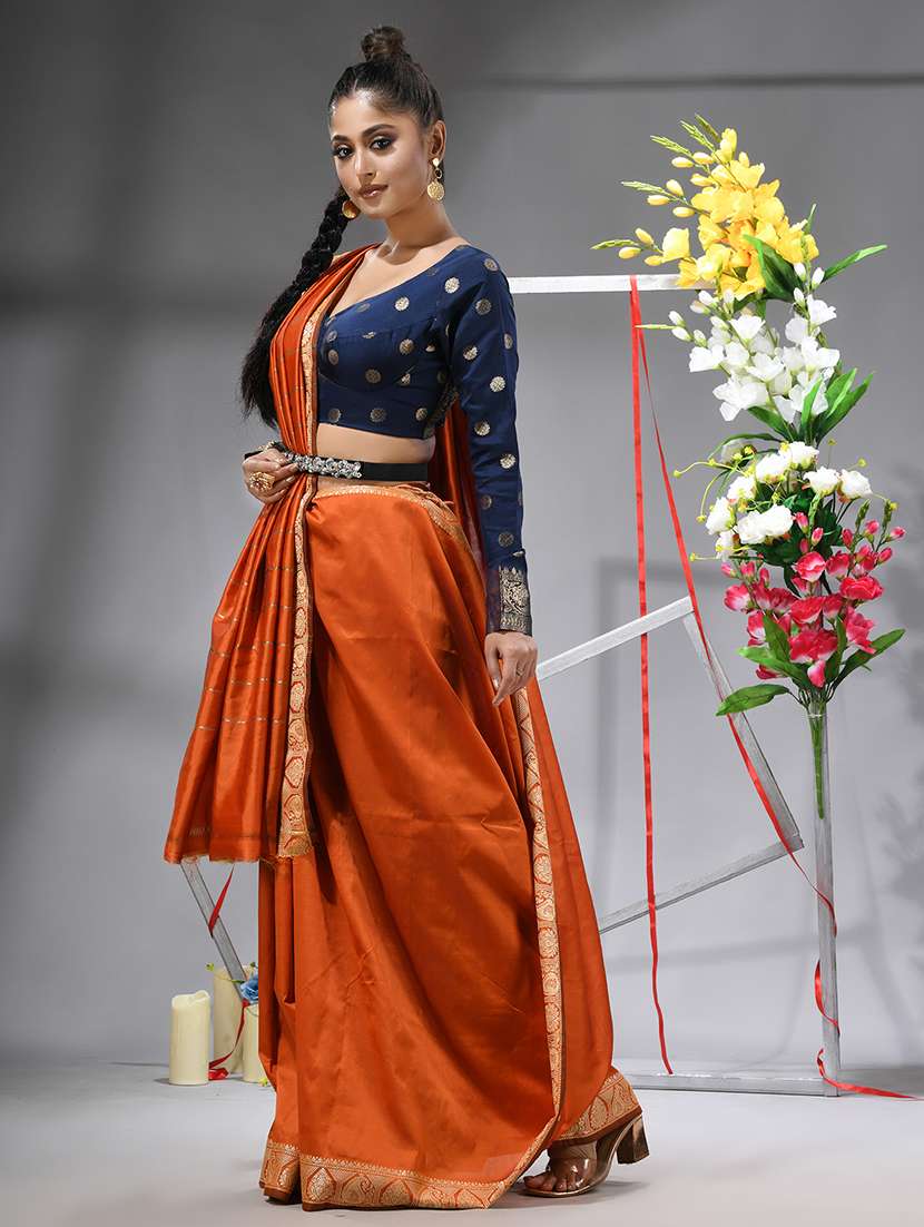 women solid with bordered saree - 22555015 -  Standard Image - 3