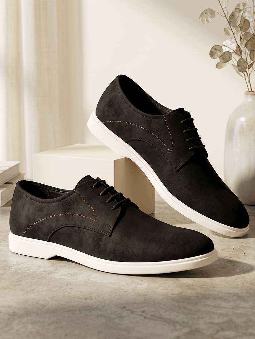 men black lace up sneaker