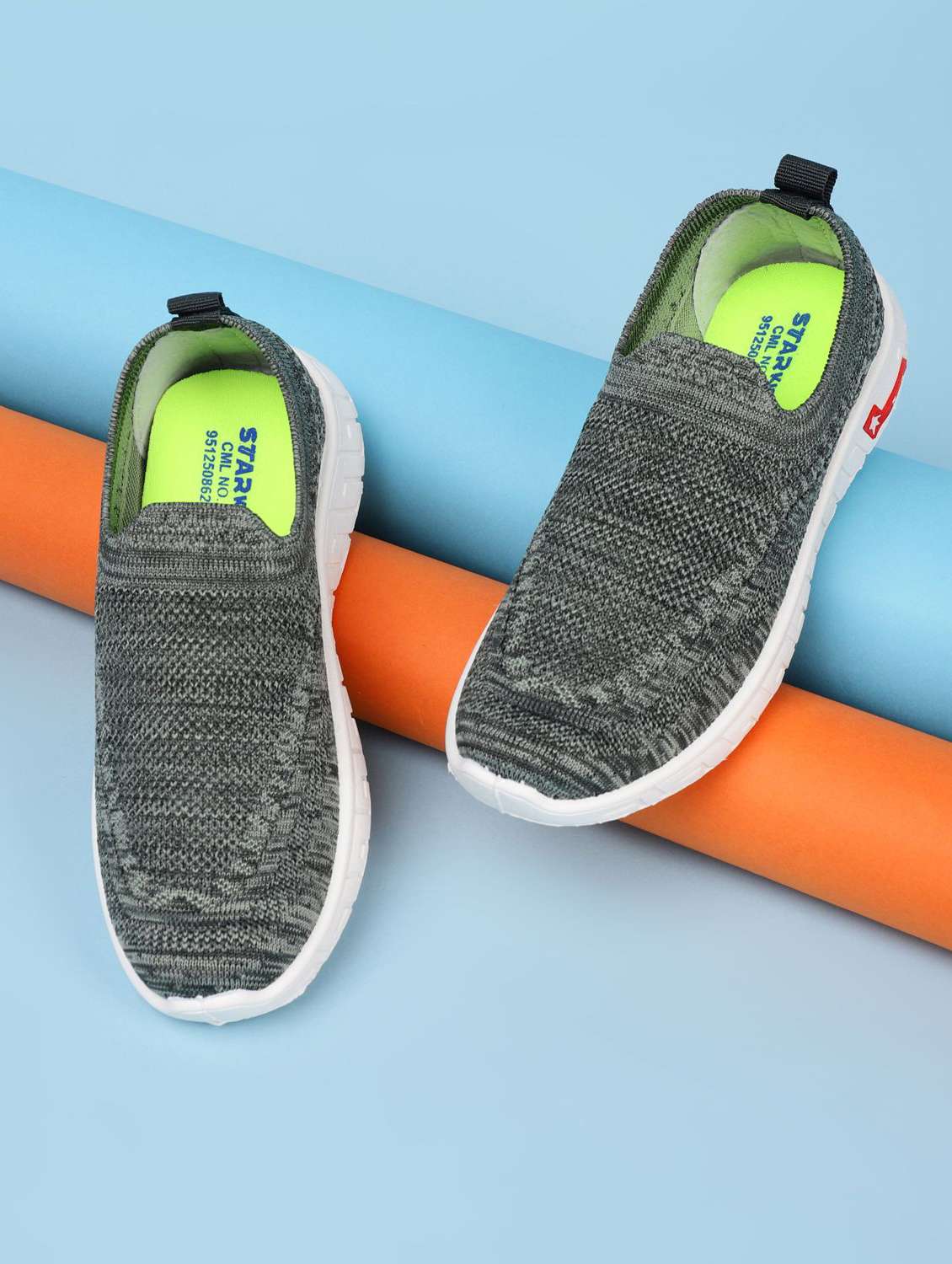 boys textured slip on sports shoes