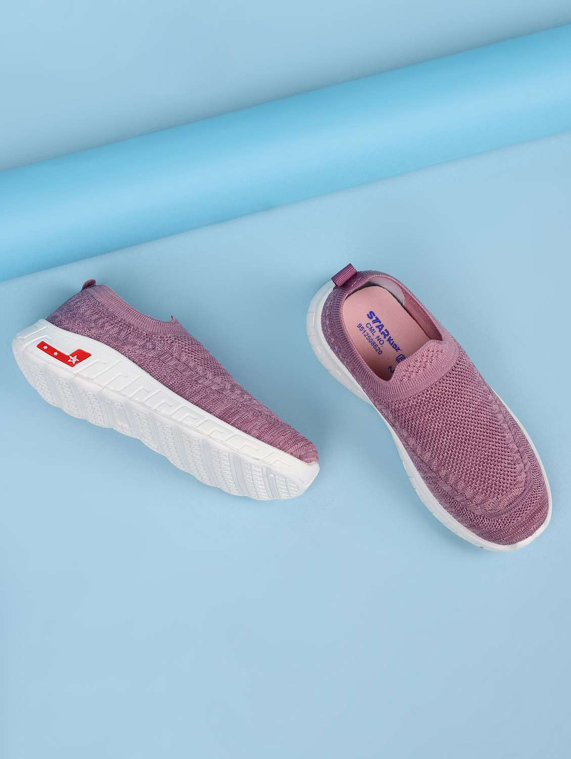 boys textured slip on sports shoes