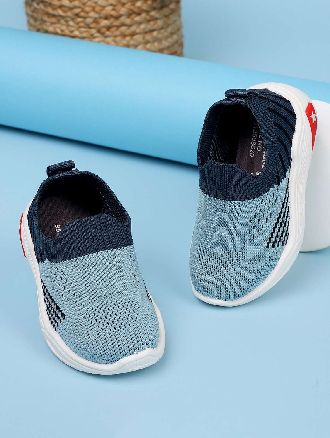 boys colourblocked slip on sports shoes
