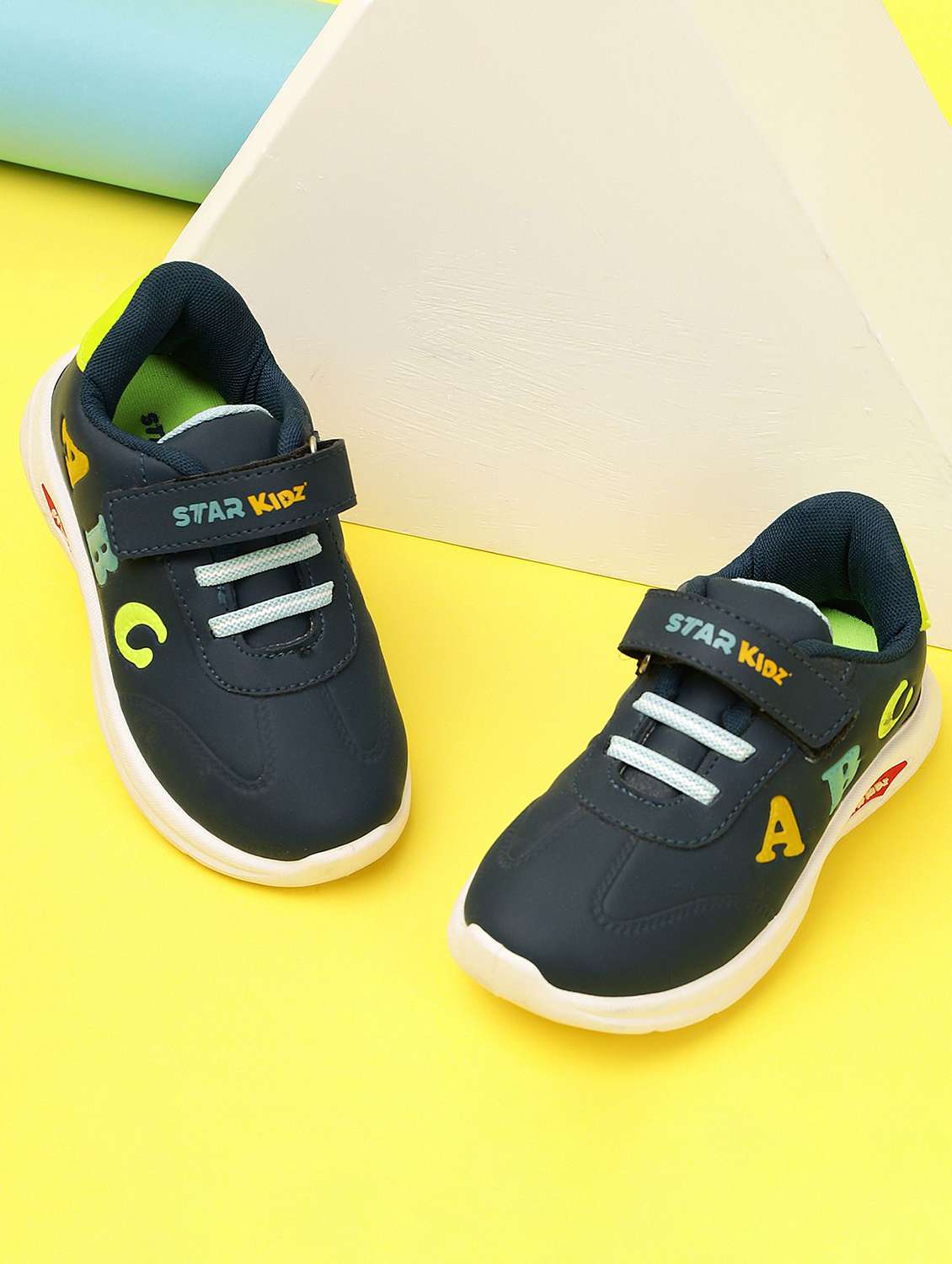 boys printed slip on sports shoes