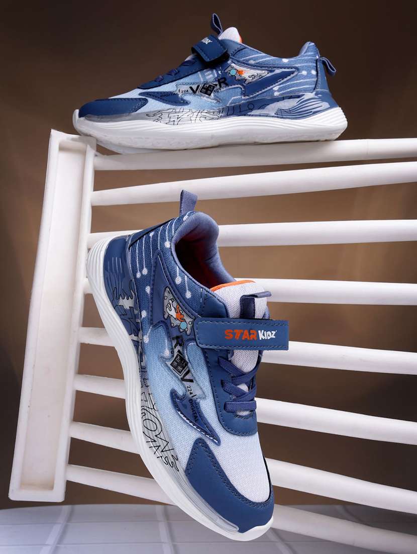 boys printed slip on sports shoes