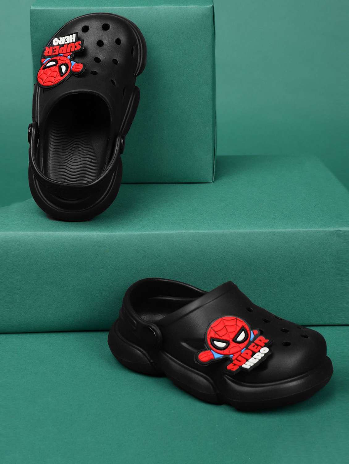 boys applique detailed back strap clogs