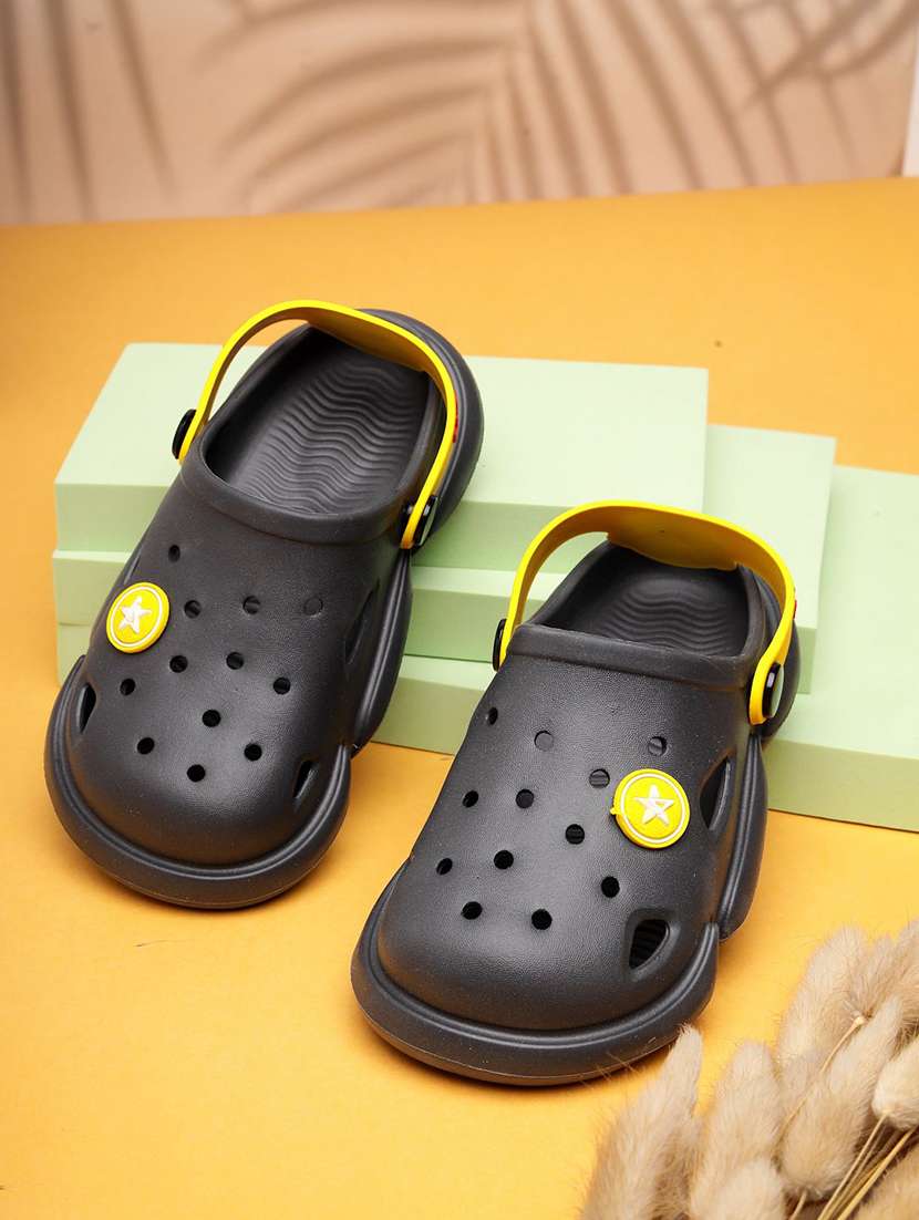 kids applique detailed back strap clogs