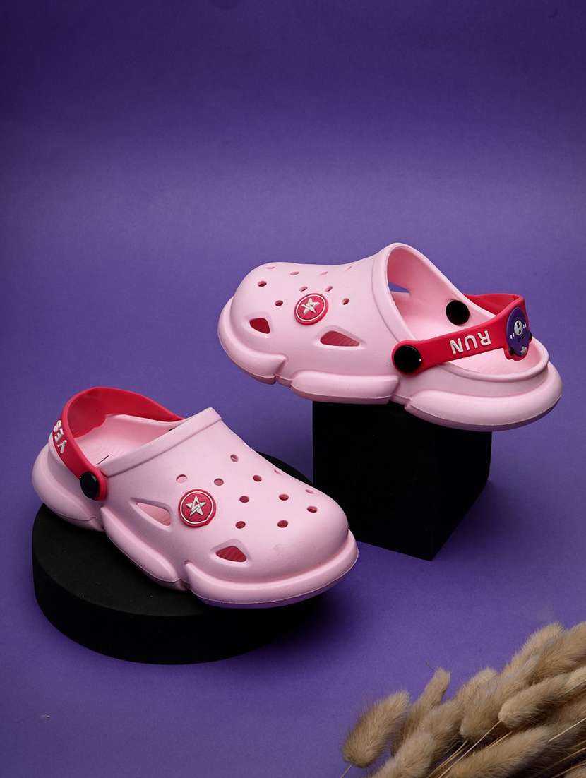 girls applique detailed back strap clogs