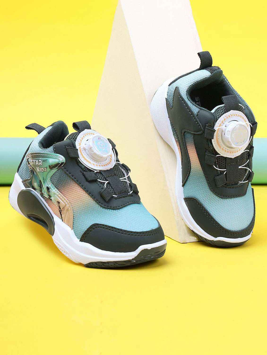 boys printed slip on sports shoes