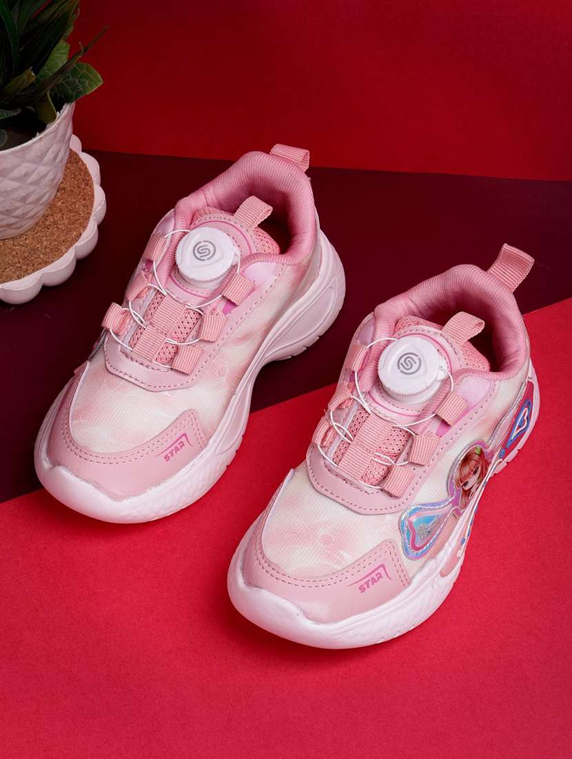 girls printed slip on sports shoes