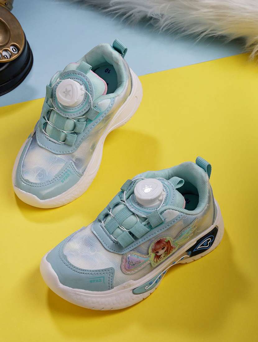 girls printed slip on sports shoes