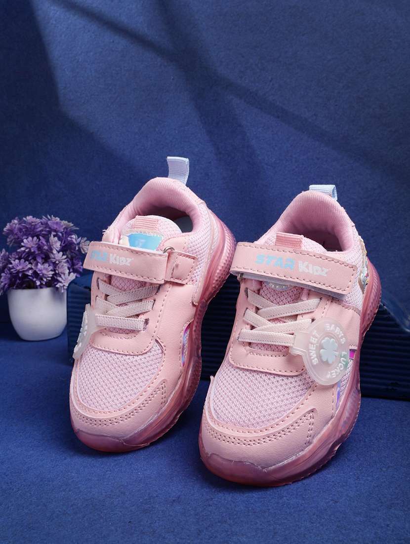 girls printed slip on sports shoes