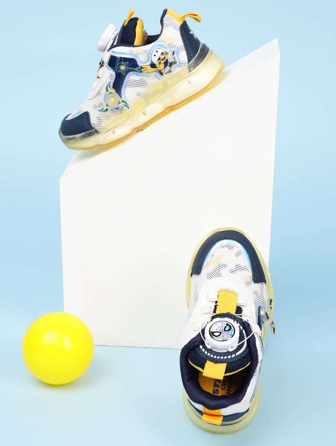 boys textured slip on sports shoes