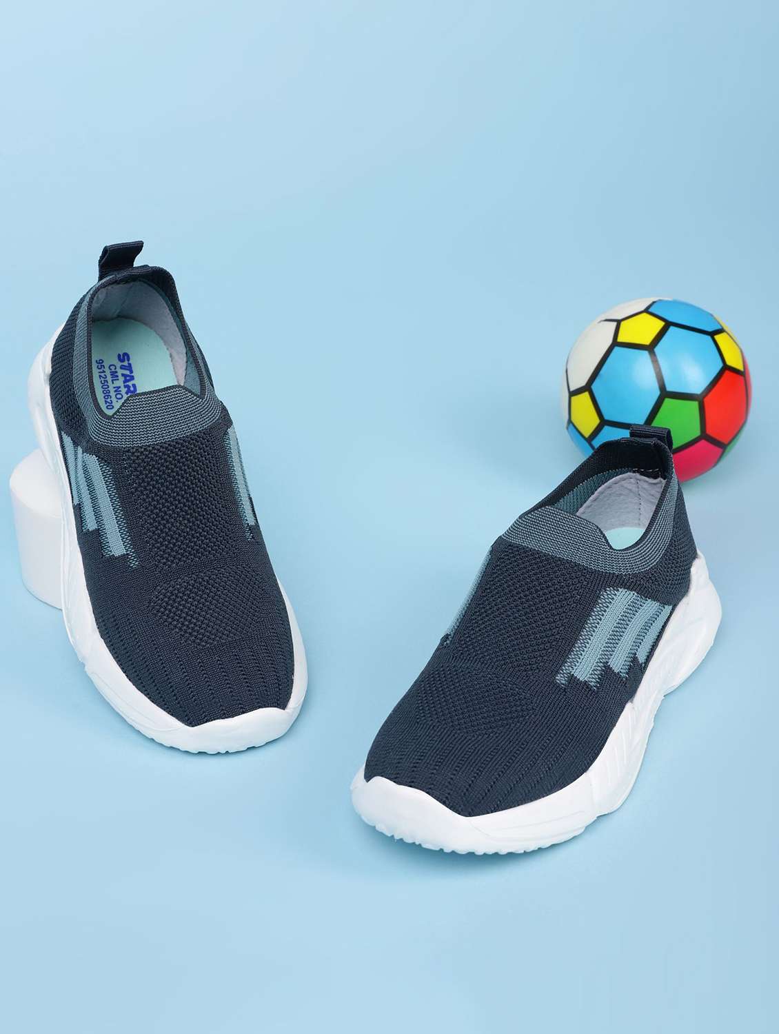 boys textured slip on sports shoes