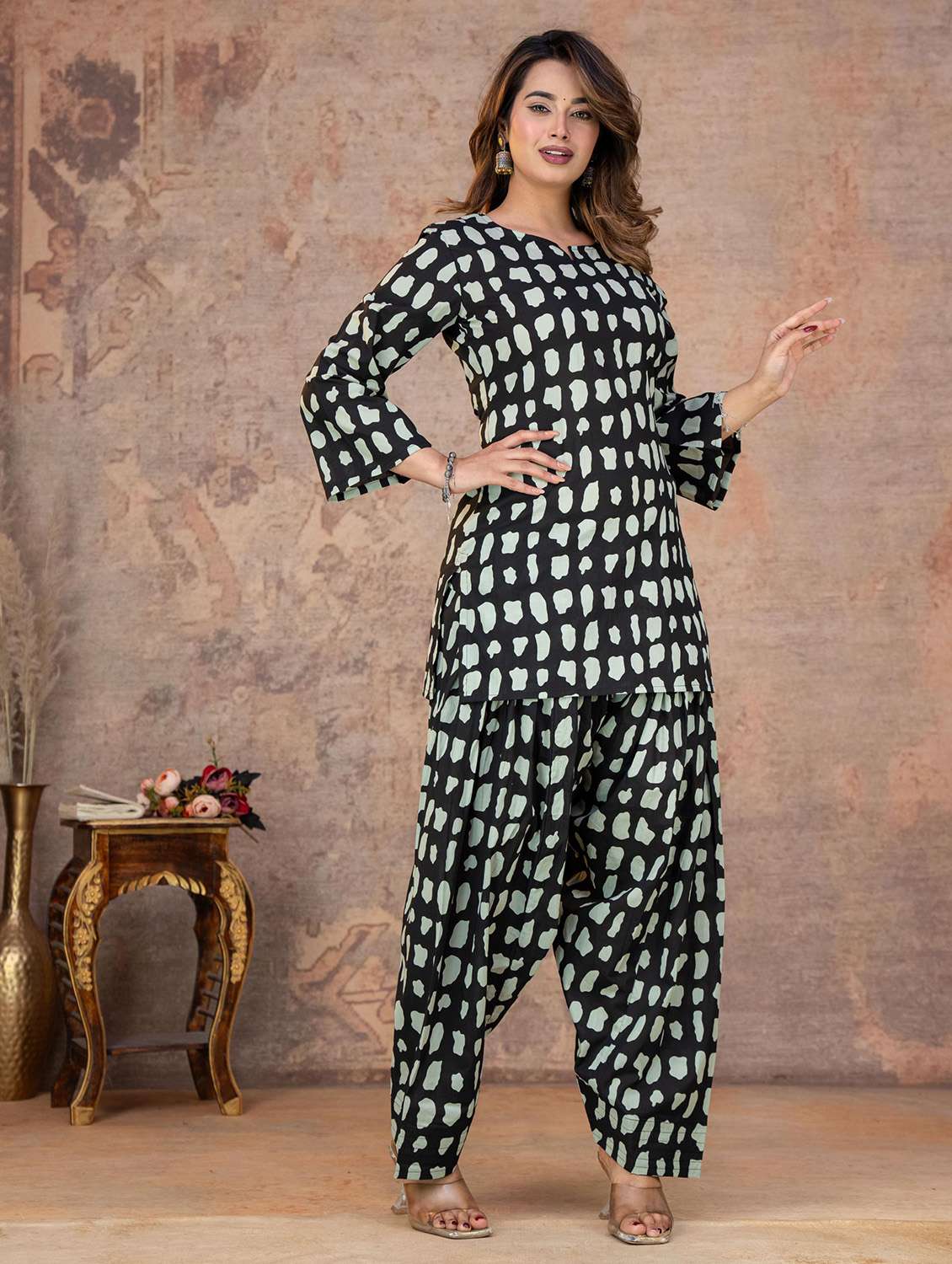 Women Printed Three Quarter Sleeve Kurta Salwar Set - 22558318 -  Standard Image - 3