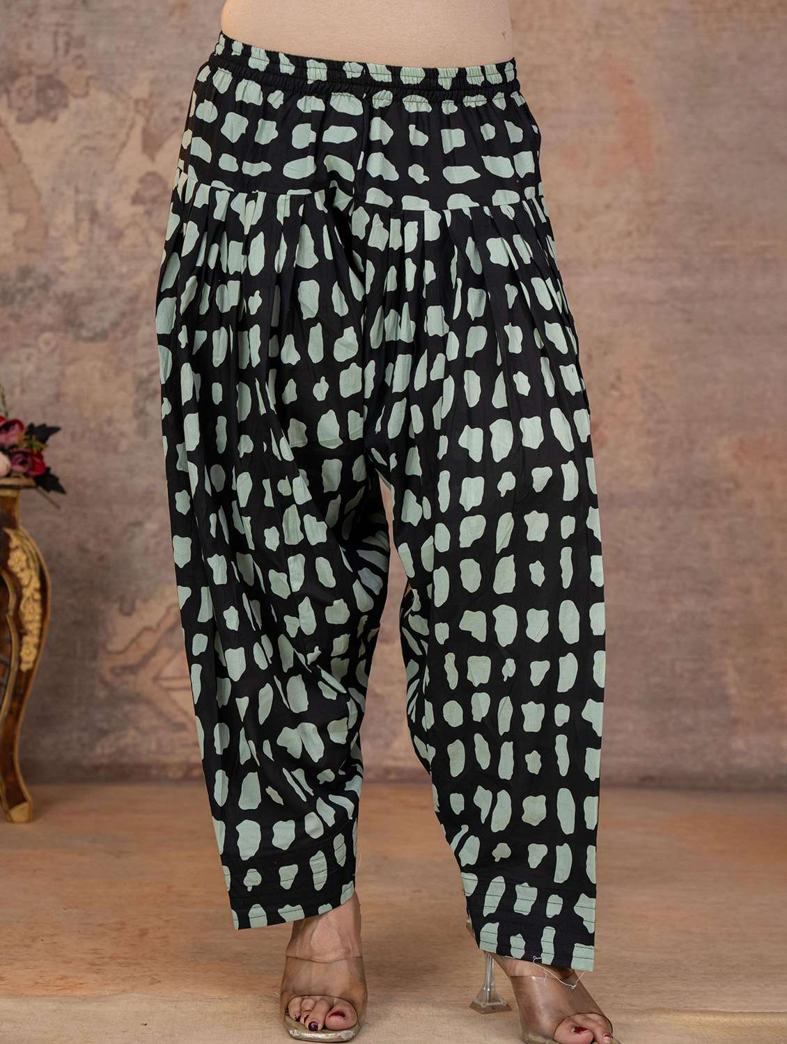 Women Printed Three Quarter Sleeve Kurta Salwar Set - 22558318 -  Standard Image - 5