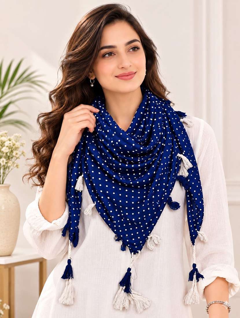 women printed scarf featuring with tassels