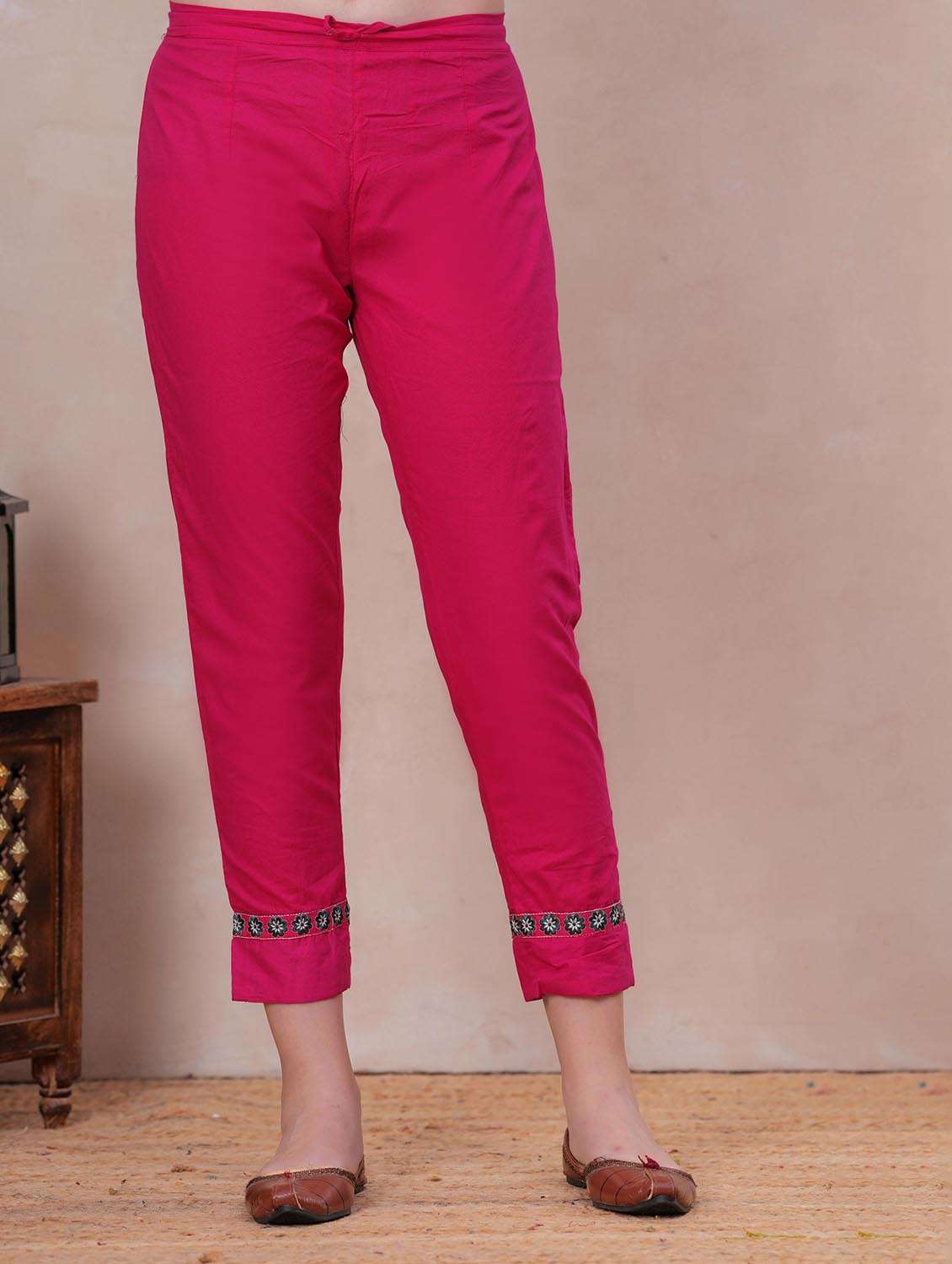 women embroidered sleeveless kurta pant with dupatta set - 22558693 -  Standard Image - 5